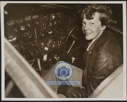 Amelia earhart sitting - amelia, in
